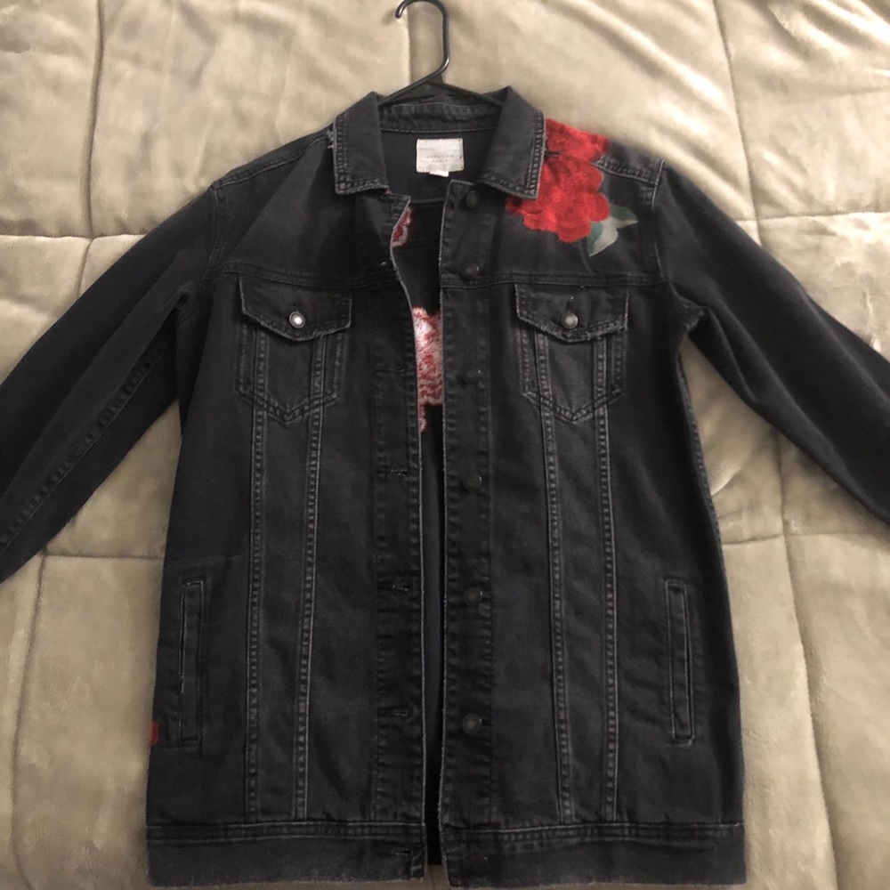 AMERICAN EAGLE oversized distressed denim jacket